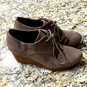 Taupe wedge tie shoes